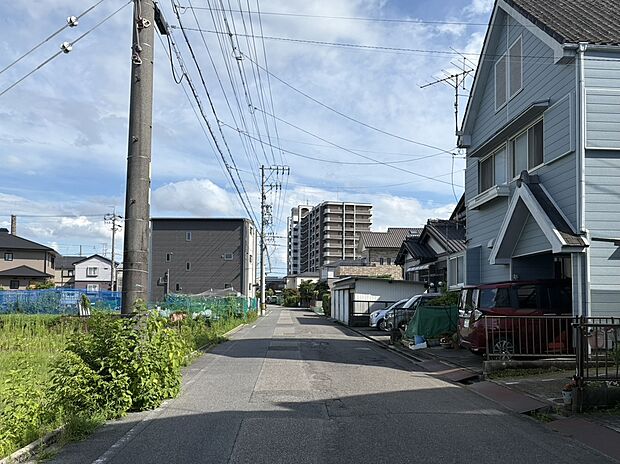 前面道路 西側