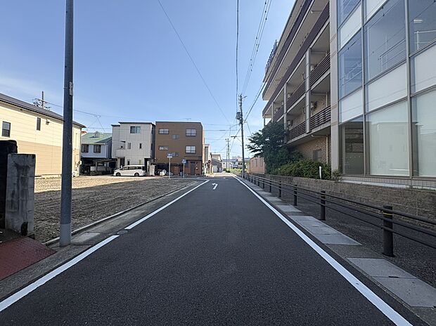 前面道路 西側
