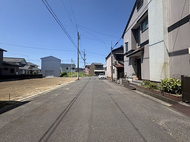 東側前面道路(2026年7月撮影)