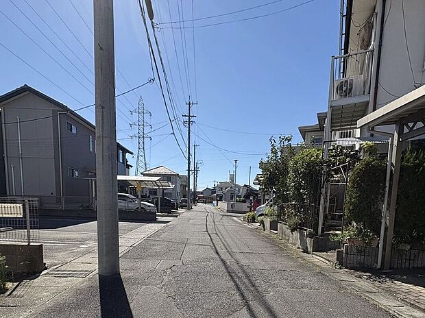 北西側前面道路(2026年10月撮影)