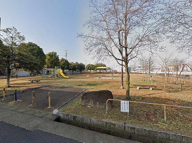 村崎公園（約110m）