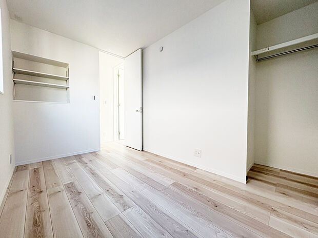 【洋室　A号棟】全室収納付きで住まいをスッキリと保てます！

