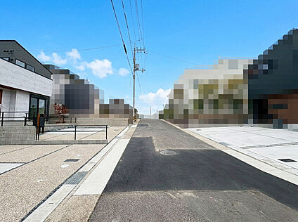 南東側前面道路