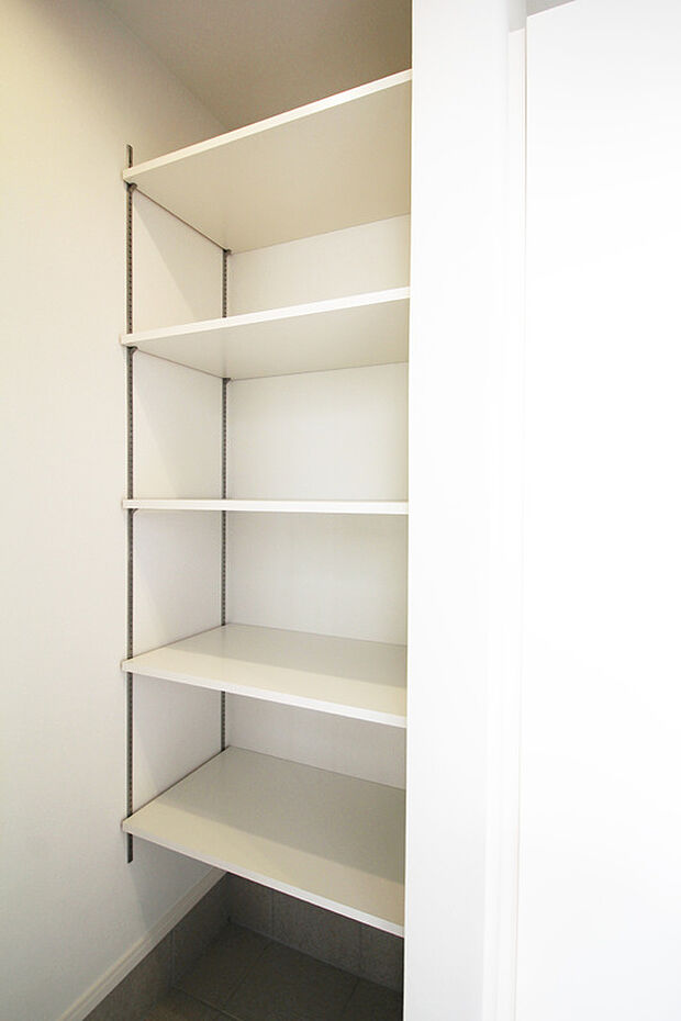 【土間収納 同仕様】■雨具やベビーカーなどの収納に便利な土間収納