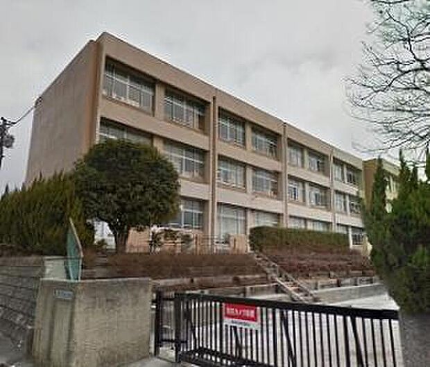 尾張旭市立旭小学校（約890m）