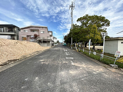 南東側前面道路