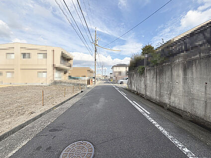 南東側前面道路