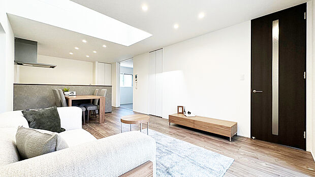 【リビング　同一仕様】■リビングを見渡せる対面式キッチンだからお子様がいても安心