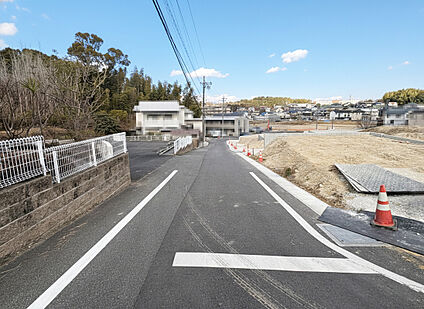 B号棟側前面道路