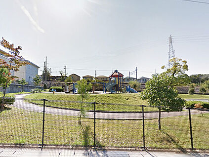 寺山公園 210ｍ(徒歩3分)