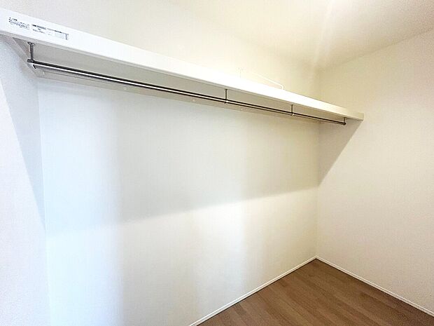 【ウォークインクローゼット 同仕様】■衣類の収納だけでなく、布団等の様々なものが収納可能
