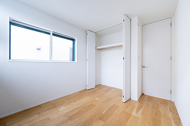 【 洋室 施工例】■子ども部屋にも広々クローゼット