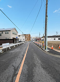 東側前面道路