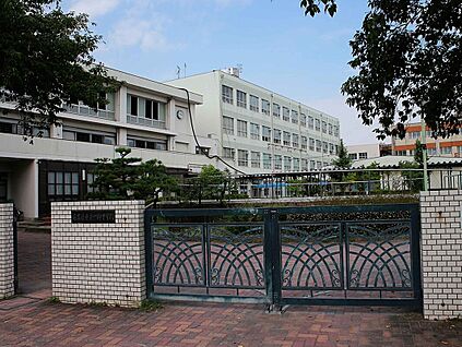 名古屋市立一柳中学校 1360m(徒歩17分)