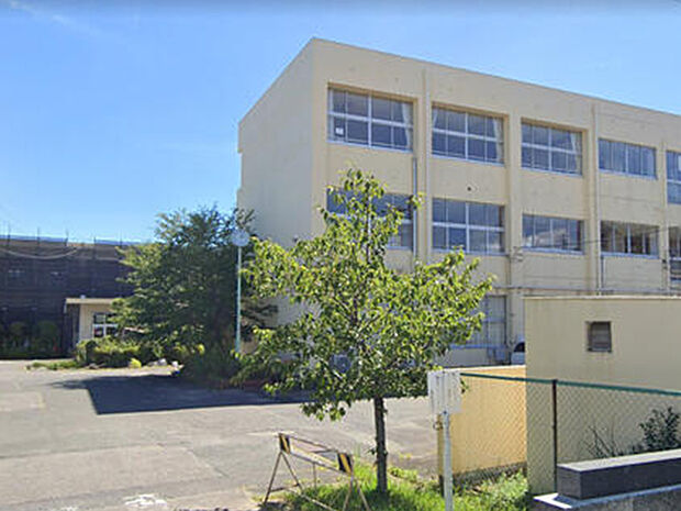 東浦町立森岡小学校（約1,100m）