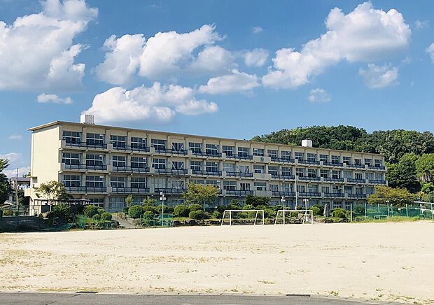 岡崎市立甲山中学校(約1,200m)
