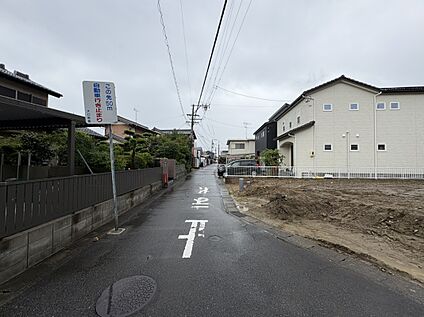 前面道路(2026年6月撮影)
