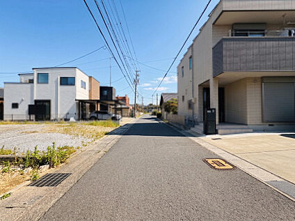 南東側前面道路