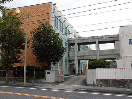 宮中学校 1850m(徒歩18分)