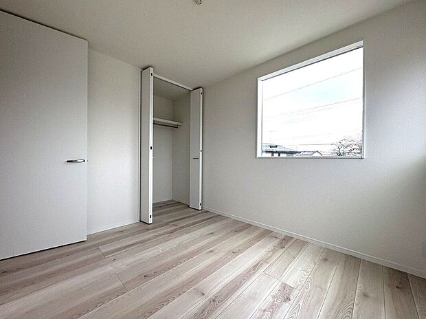 【その他】洋室 同仕様 C号棟■子ども部屋にも広々クローゼット。吊りレールで開閉がスムーズにおこなえます。