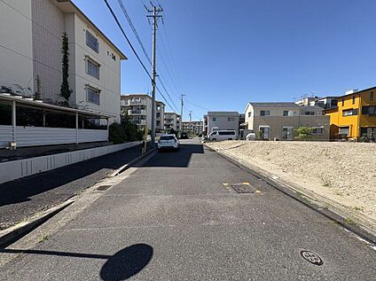 前面道路含む外観