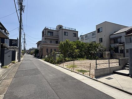 前面道路含む外観
