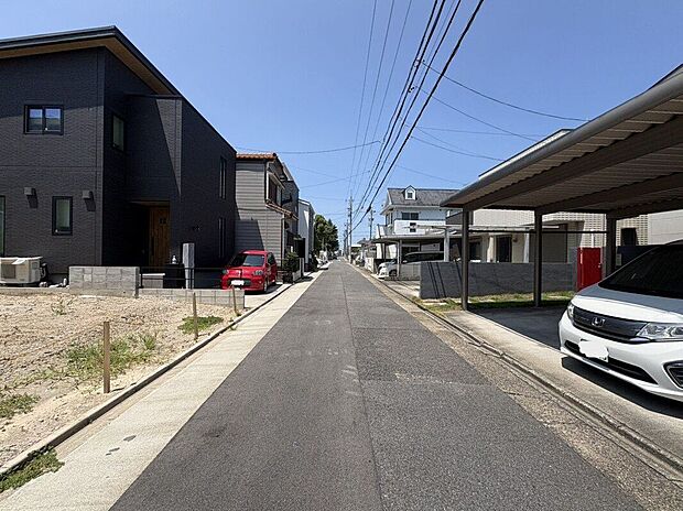 【前面道路含む外観】北側前面道路(2026年7月撮影)