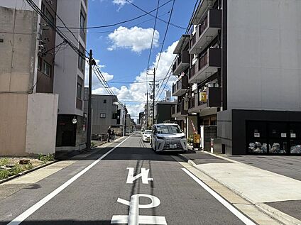前面道路含む外観