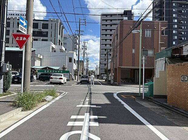 【前面道路含む外観】東側前面道路(2026年9月撮影)