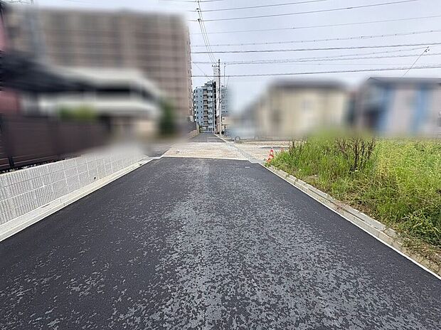 【前面道路含む外観】東側前面道路(2026年9月撮影)