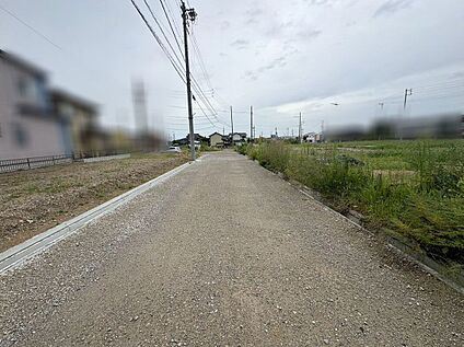 前面道路含む外観
