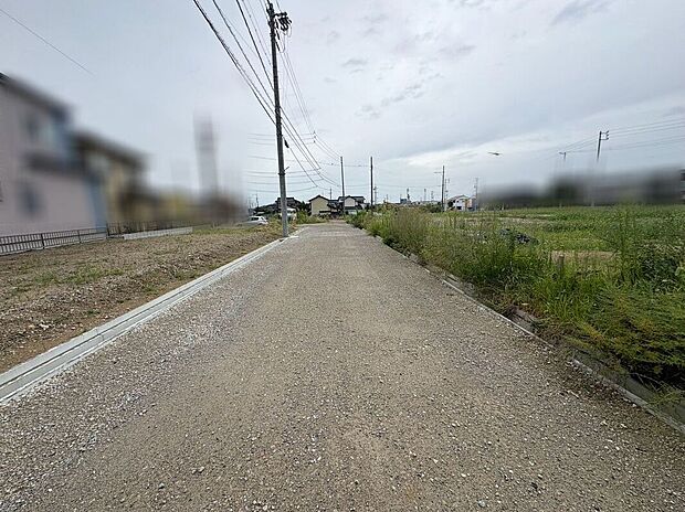 【前面道路含む外観】南側前面道路(2026年9月撮影)