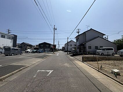 前面道路含む外観