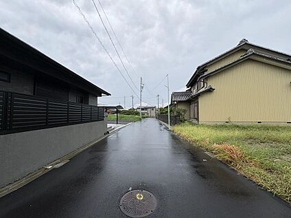 前面道路含む外観