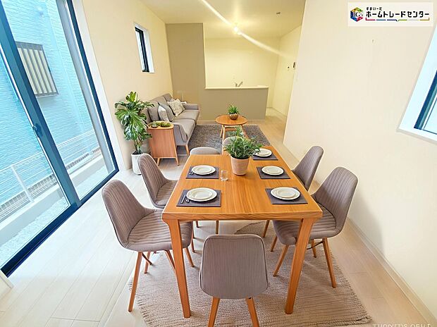 ≪Living room≫
広々としたLDKに、自分好みのインテリアでレイアウト。季節ごとに模様替えなども、楽しみの一つとなりそうです。
※家具をCGで加工しており、家具付き販売ではございません。