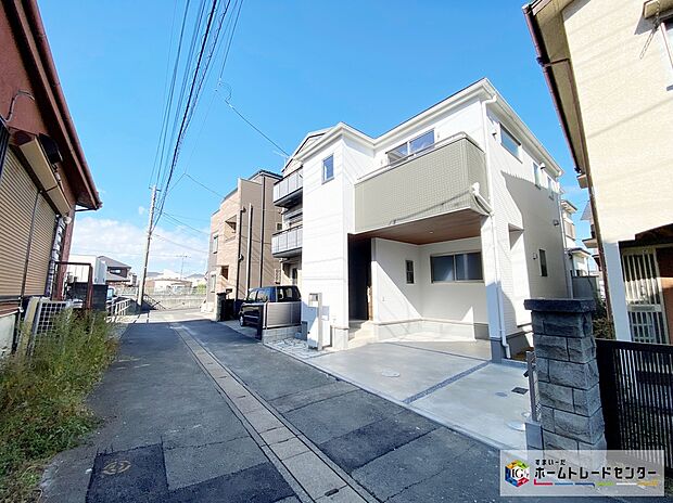 ≪内覧以外にも資金計画やライフプランに寄り添ったご提案をいたします♪≫
デザイン・目に見える設備面も大切ですが、耐震構造で地震に強い家の為、次代へ繋ぐ強固な住宅です。