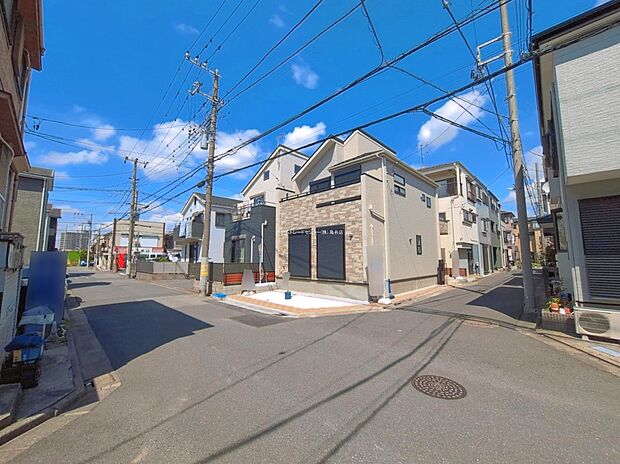 ≪お問合せ当日のご内覧もお任せください♪≫
南・東側道路に面した角地！陽当りサンサン物件です♪いつでも内覧できます！まずは、現地を体感してみてください♪