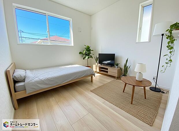 ≪Room≫
お陽さまの光をさわやかな風をたっぷりとりこめます。室内はいつも明るい印象なので気持ちの良い朝を迎えられます。
※家具をCGで加工しており、家具付き販売ではございません。