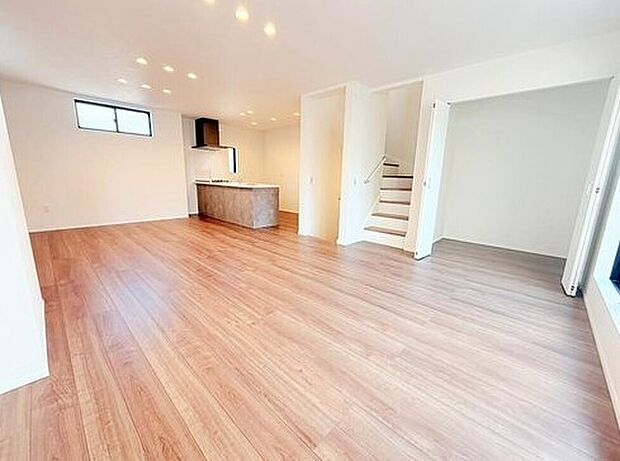 ≪Living room≫
ホームパーティに招きたくなる自慢の広々LDK。伸びやかな子育てや、にぎやかなふれあいの日々を存分に楽しんでください。