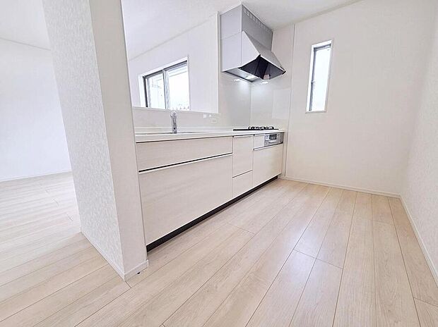 ≪Kitchen≫
対面式キッチンですので、お食事の準備をしながらご家族との会話を楽しめます。