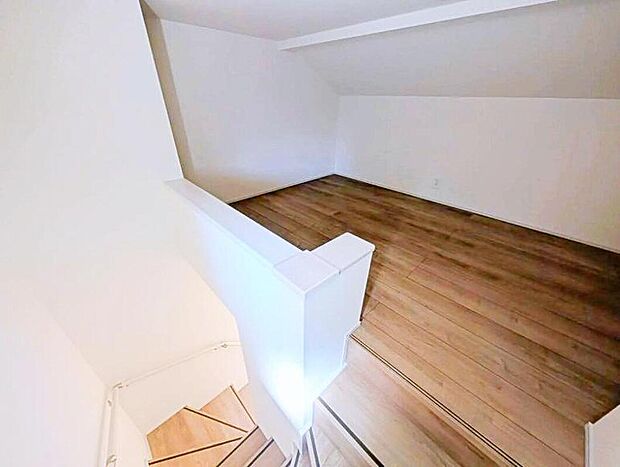 ≪Loft≫
収納はもちろん、お子さんの秘密基地やおこもりスペースとしても心地よく使えます♪