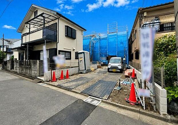 ≪現地ご案内は便利なネット予約も可能です！お気軽にお問い合わせください♪≫
カースペース2台♪前面道路が南側なので、陽当たり・風通し共に良好です！