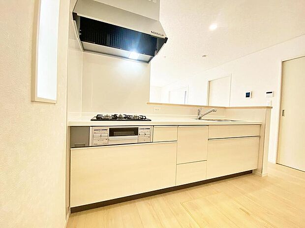 ≪Kitchen≫
対面式キッチンですので、お食事の準備をしながらご家族との会話を楽しめます。