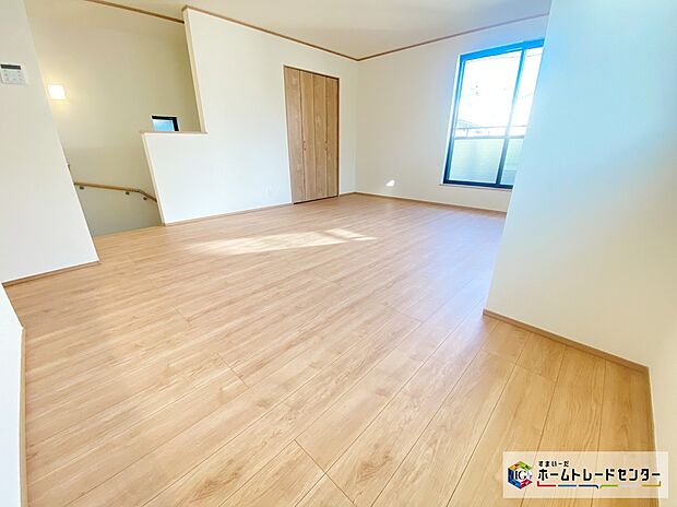 【リビング】≪Living room≫
広々とした開放感あふれるリビングです。ゆったり寛げる充分な広さがございますので、ご家族でインテリアのレイアウトを考えるのも楽しみになりそうです☆