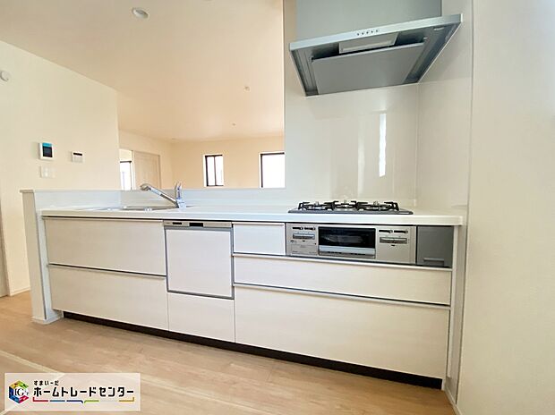 【キッチン】≪Kitchen≫
家事を手助けする食洗機付システムキッチン採用!対面式キッチンですので、お食事の準備をしながらご家族との会話を楽しめます♪