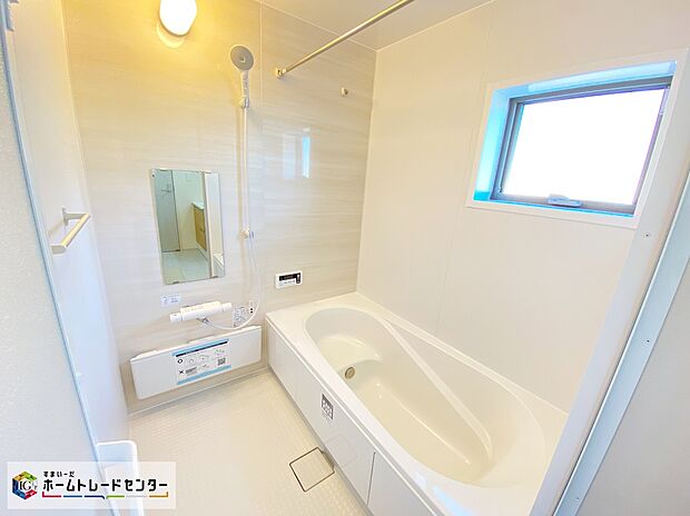 【浴室】≪Bathroom≫
１日の疲れた体を癒せるシステムバス。窓もあるので湿気もこもりません。雨の日のお洗濯も安心な「浴室乾燥機」つき♪