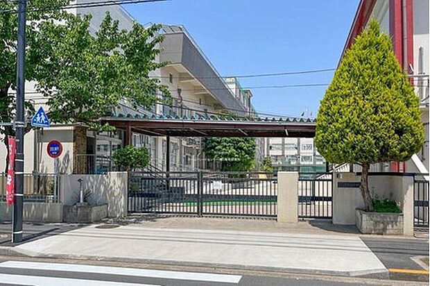 足立区立第十三中学校(約750m)