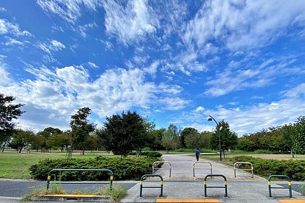 舎人公園（約550m）