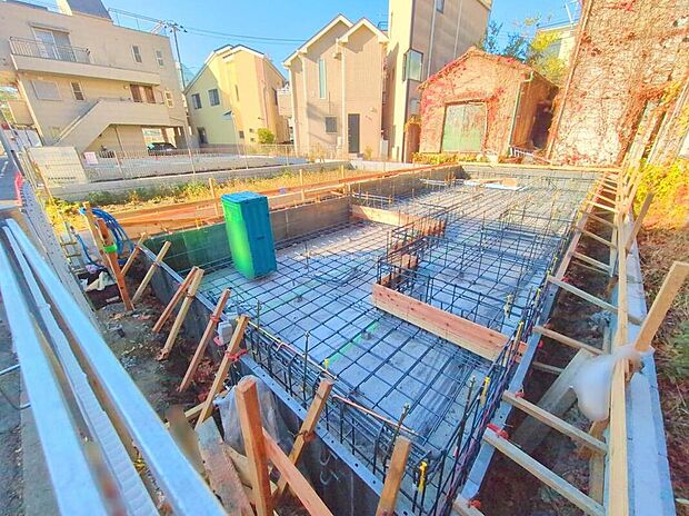 【現地外観写真】これから徐々に家の骨組みが出来上がっていきます。どんな家が建つのか楽しみですね♪
内覧以外にも資金計画やライフプランに寄り添ったご提案をいたします！