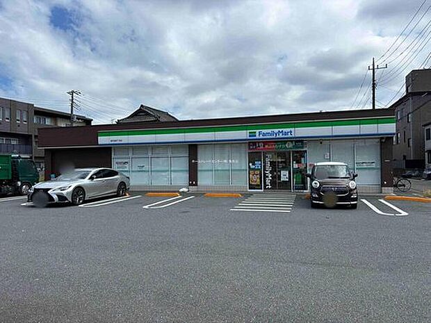 ファミリーマート南花畑四丁目店(約130m)